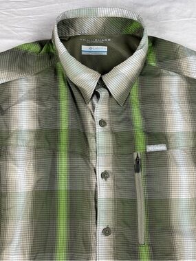 Columbia Omni Shade Men's Green Plaid Button-Down Vented Fishing Shirt